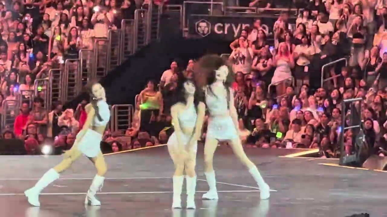izna - “Golden” by HUNTR/X - KCON LA 2025 - 08012025