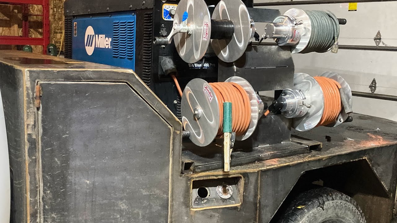 Building metal flatbed doors
