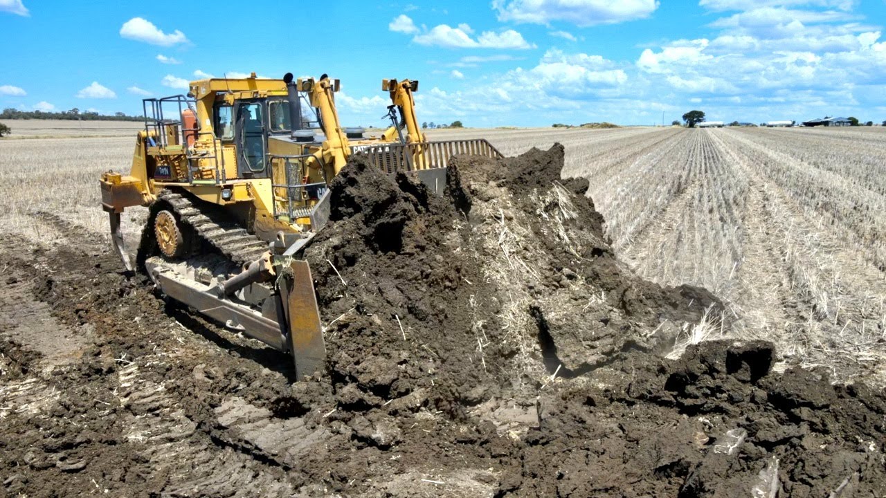 Moving Dirt with a D11 & Dad's Dam Water Tank (Vlog 130)
