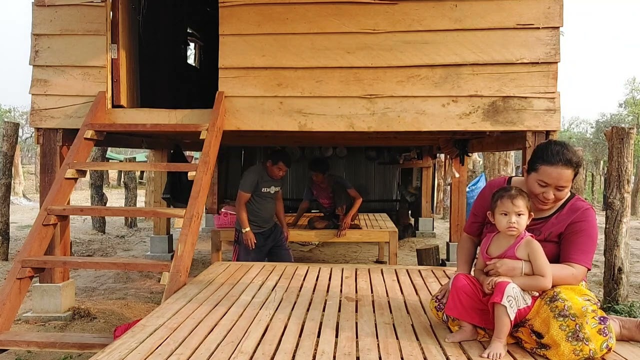 គ្រួសារEEទទួលបានគ្រែថ្មីចំនួន2និងថវិកាបង់ថ្លៃផ្ទះជួល