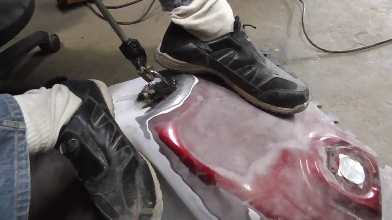 ホットボンドでバイクのタンク修理