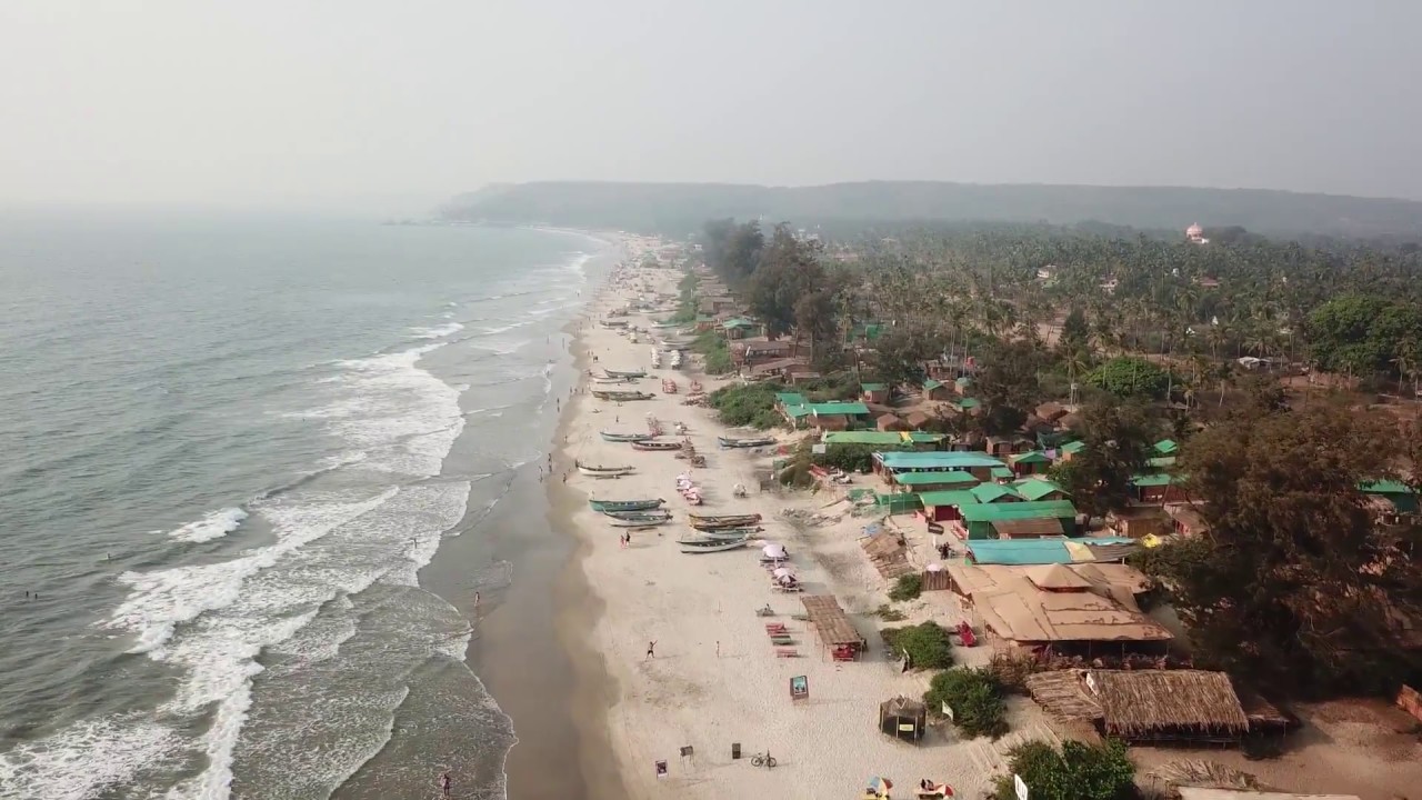 Пляж Мандрем (Mandrem Beach) и окрестности с высоты (дымка)