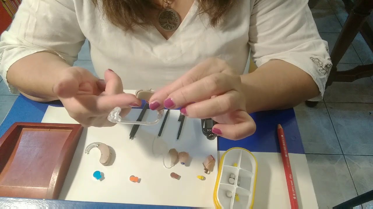 Cómo cambiar la pila de un audífono?