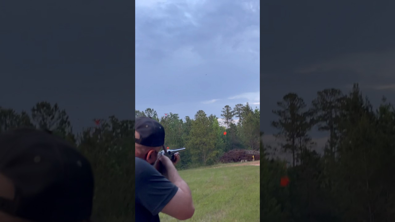 😎 How it&rsquo;s done on the Clay Shooting Range with a Pump Action 💥 #clayshooting #shotgun