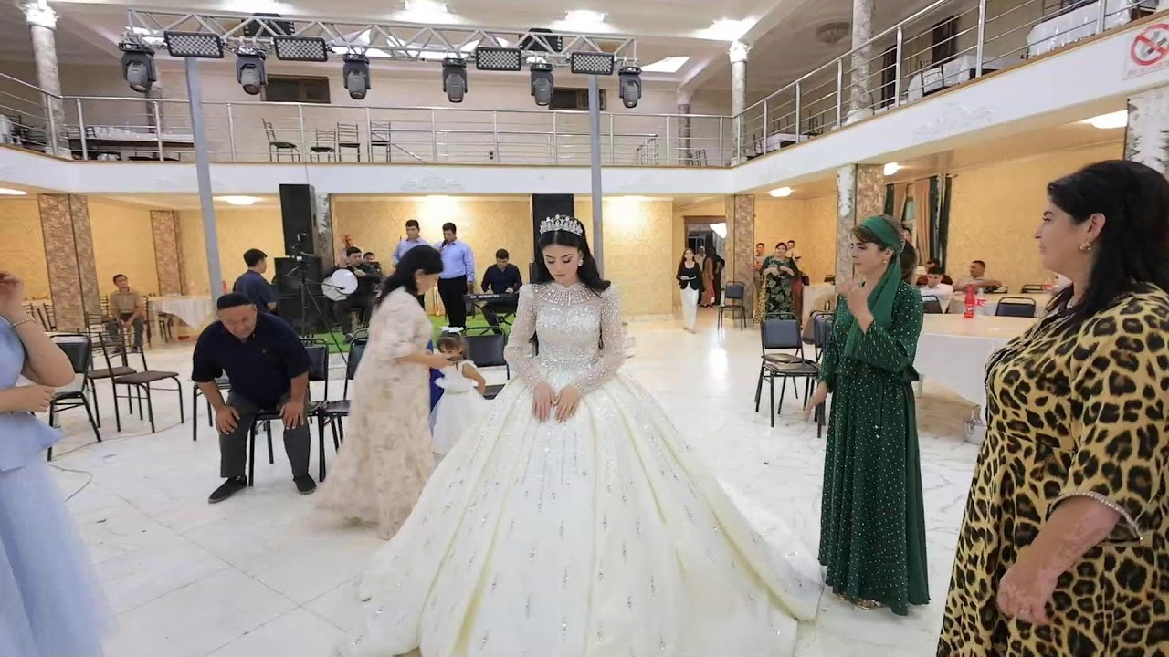 MOHIRABONU QIZLAR BAZMI DIYOR STUDIO OQ SAROY TO&rsquo;YXONASI