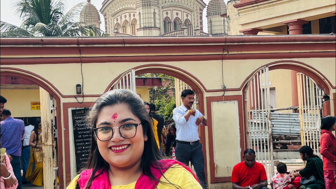 Dakhineshwar e pujo diye shuru korlam amar first Youtube long video🌺🙏🏻