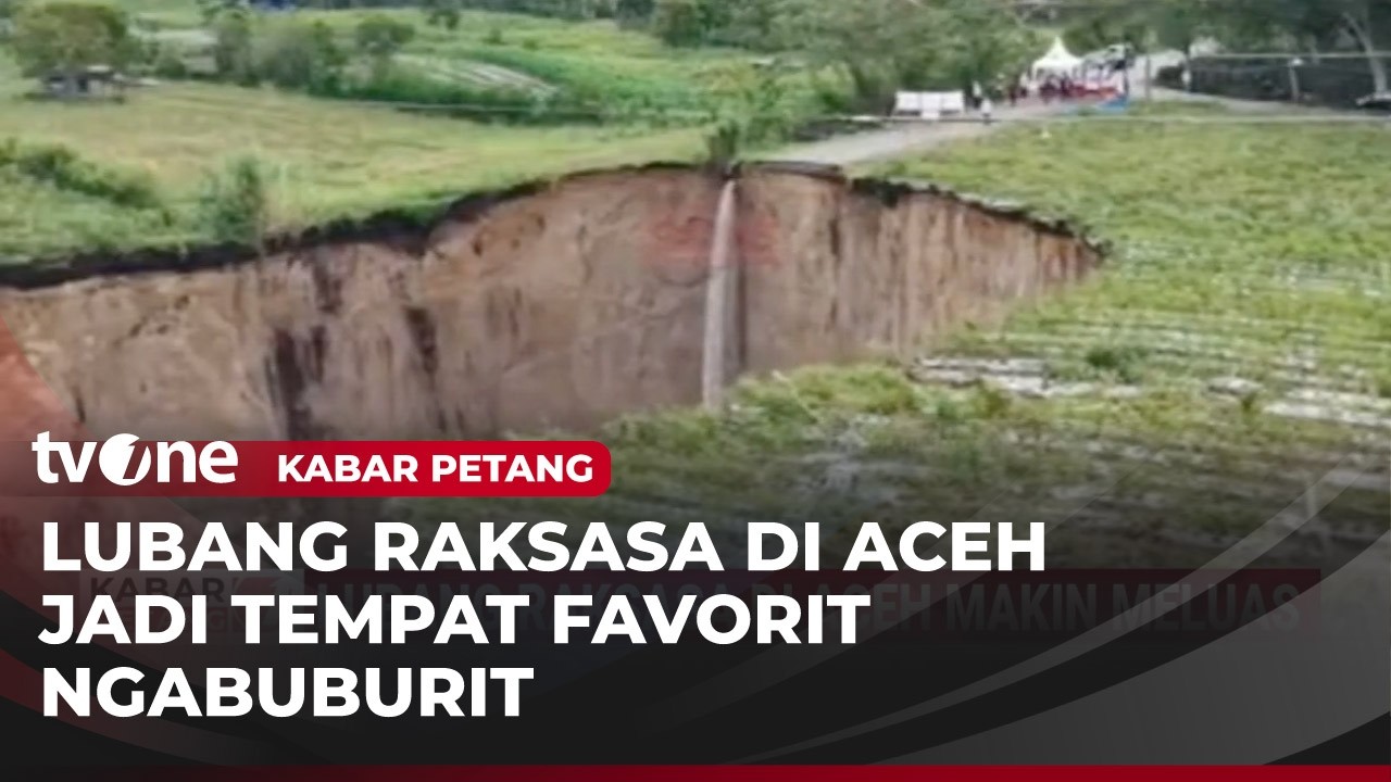 Diameter Lubang Raksasa Makin Meluas Jadi Tontonan Warga | Kabar Petang