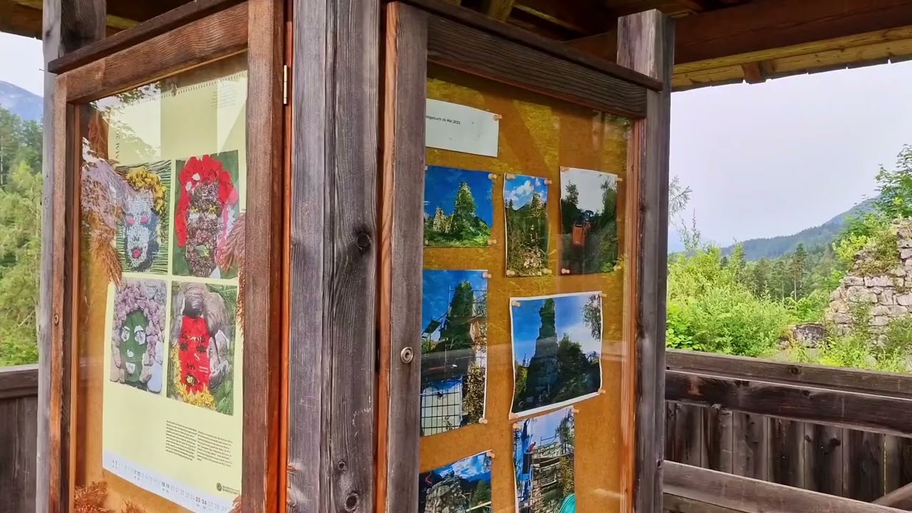 Rakousko , zř&iacute;cenina hradu Pflindsberg a rozhledna