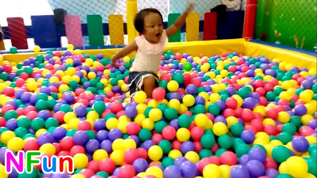 Naik Odong odong Lucu & mandi Bola Anak banyak Sekali - play mini merry a Lot of Ball Pit Show