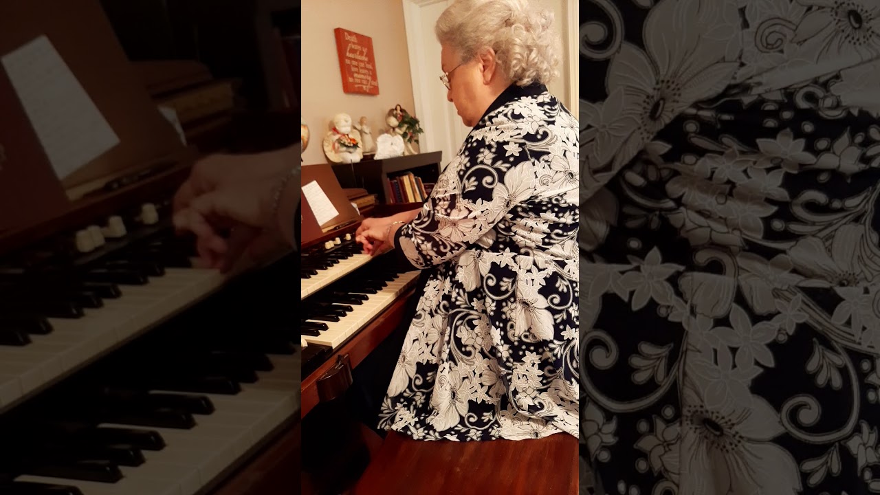 Hymns on the organ by Annell George