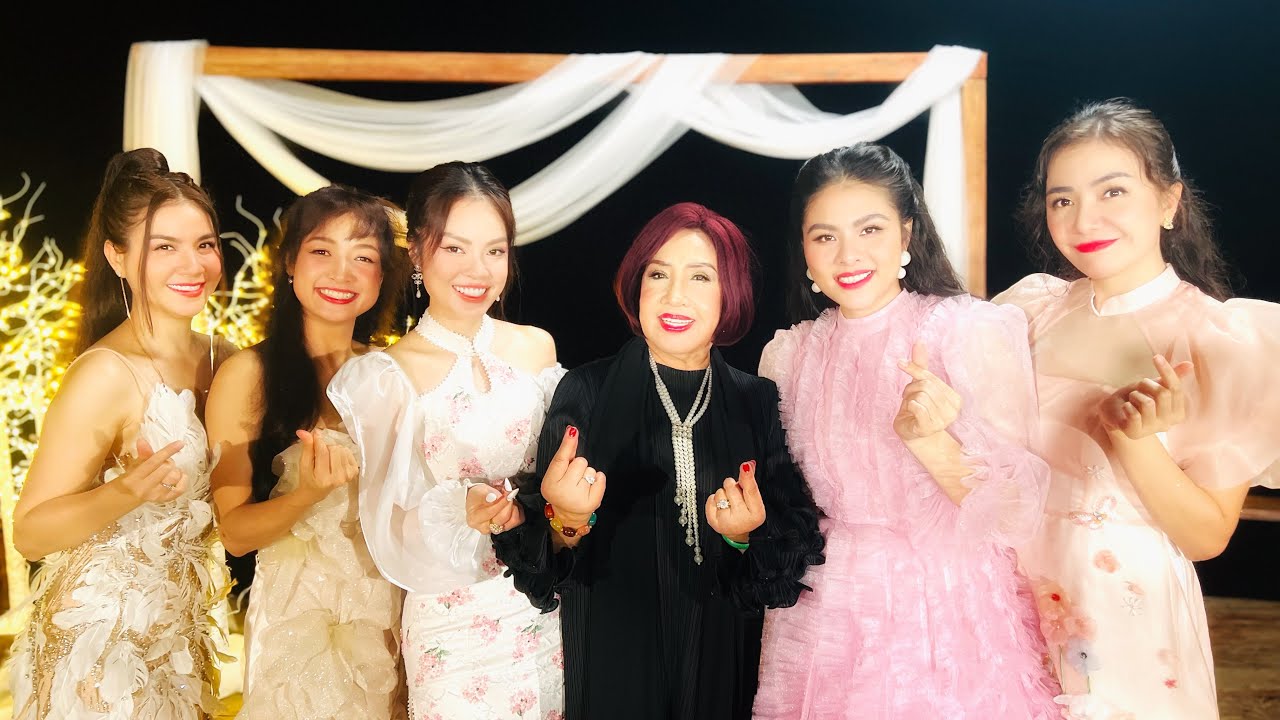 Phía sau hậu trường-Vân Trang, Dương Cẩm Lynh, Lê Bê La, Kha Ly….chuẩn bị thế nào cho SN Lệ Thủy ???