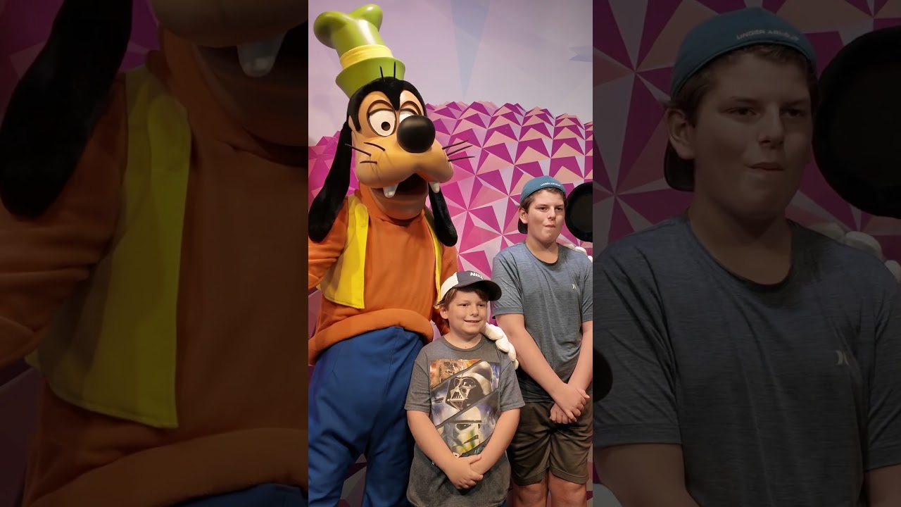 Встреча с Гуфи и Микки Маусом в EPCOT: встреча с участниками программы Disney VISA в Disney World...