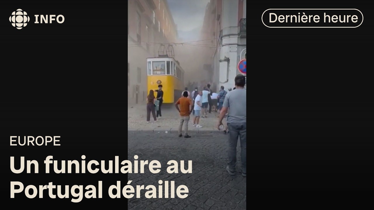 Un funiculaire de Lisbonne, au Portugal, d&eacute;raille