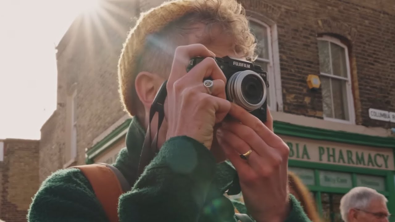 A Day of London Street Photography with the Fujifilm X-T5 and Lumix S5