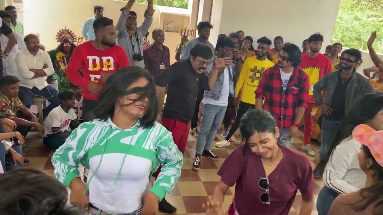விஜய் டிவி மற்றும் ஜீ தமிழ் நடிகர்கள் நடிகைகள் ஆடிய நடனம்