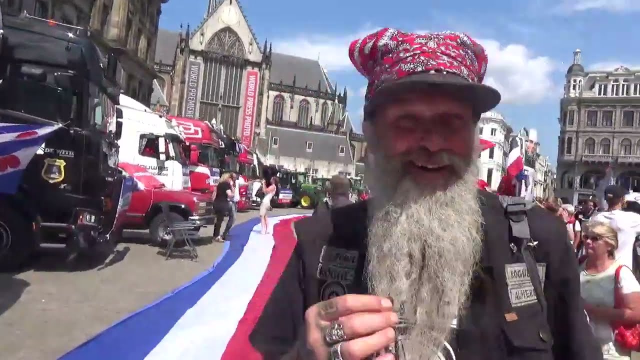 Tractoren & vrachtwagens  bij boerenprotest op de dam Amsterdam
