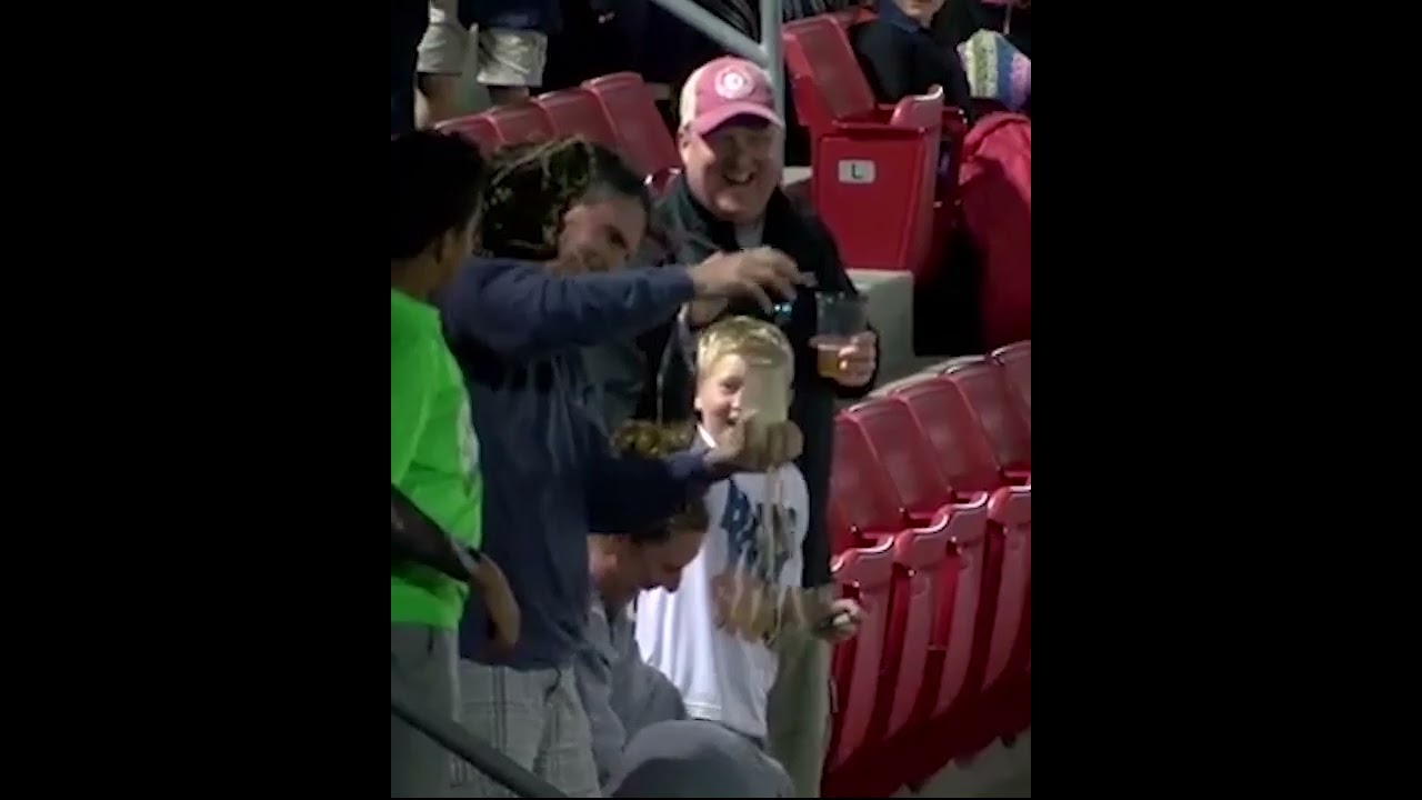 Foul ball beer catch! ⚾️🍺