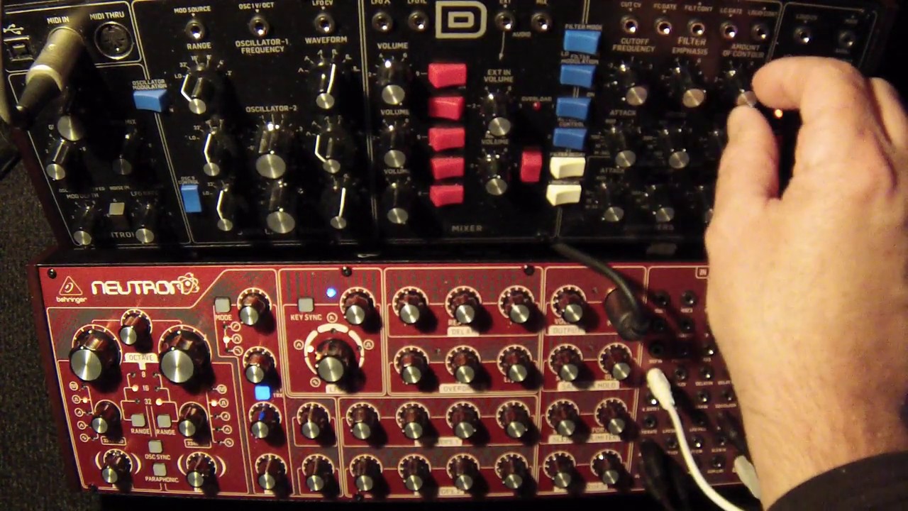 Floor session 2 - Behringer Neutron, Model D, Beatstep Pro - Minimalist Synthwave