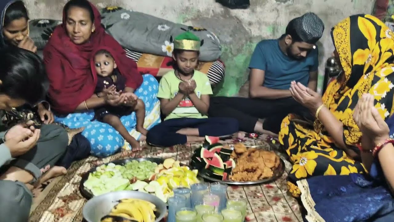 Ramzan ka iftar party Ramzan Mubarak  ka taiyari iftar ka time ❤️🤲☝️ #youtubeshorts #viralvideo 🤗 