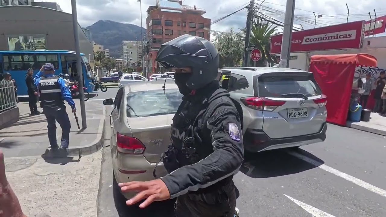 Persecución y captura de dos ciudadanos por r0b0 en Quicentro Shopping