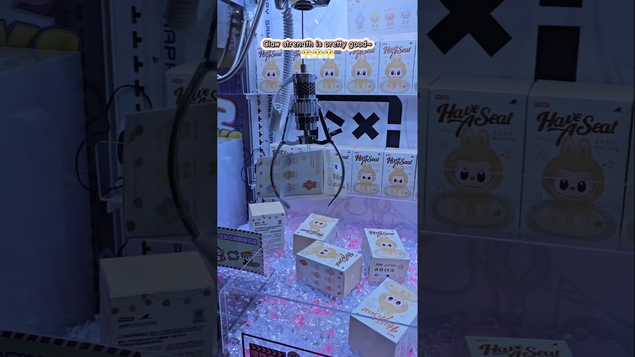 first LABUBU WIN?!! 🩵🩷 #popmart #labubu #labubumacarons #labubuthemonsters #labubuv2 #clawmachine