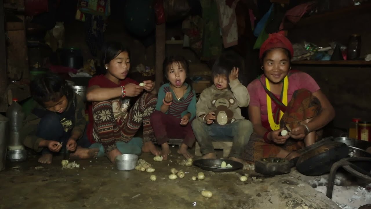Cooking and eating potatoes by boiling method || Nepali village life
