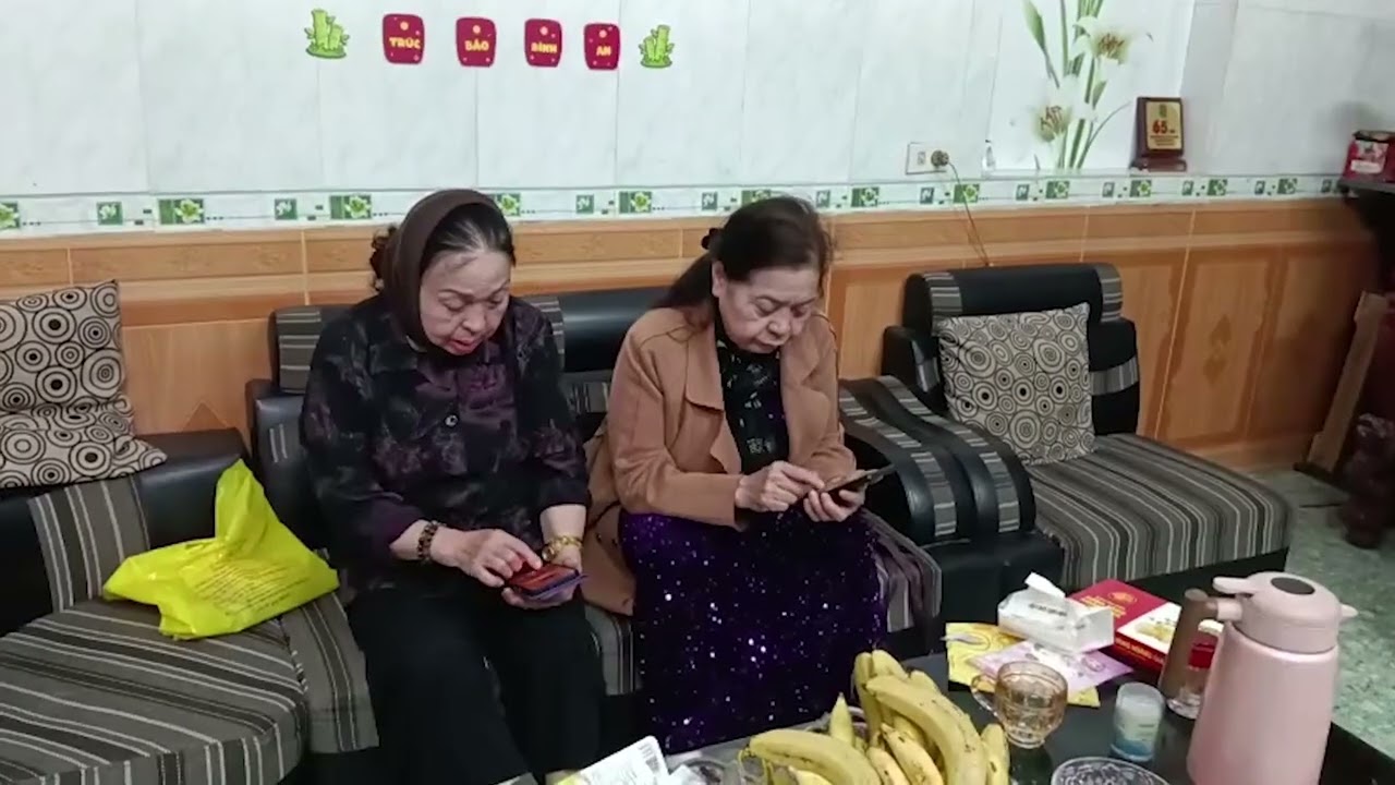 154 MÀU HOA ĐỎ DÌ TOAN HÁT