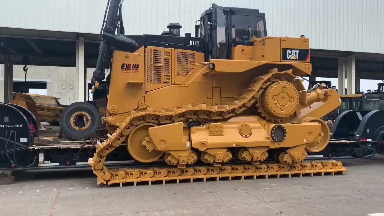 Shipping out the massive D11T bulldozer #viral #excavator #bulldozer