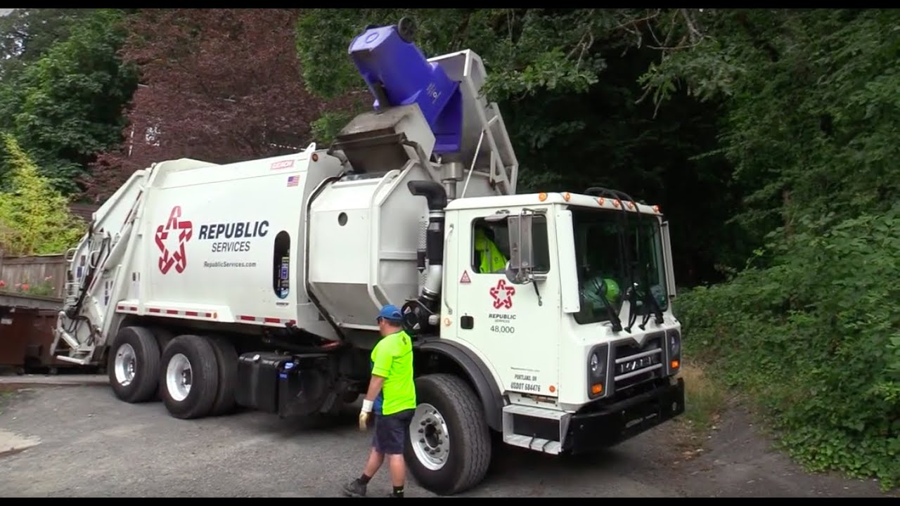 Mack MRU Leach Garbage Truck W/Custom Glass Box!