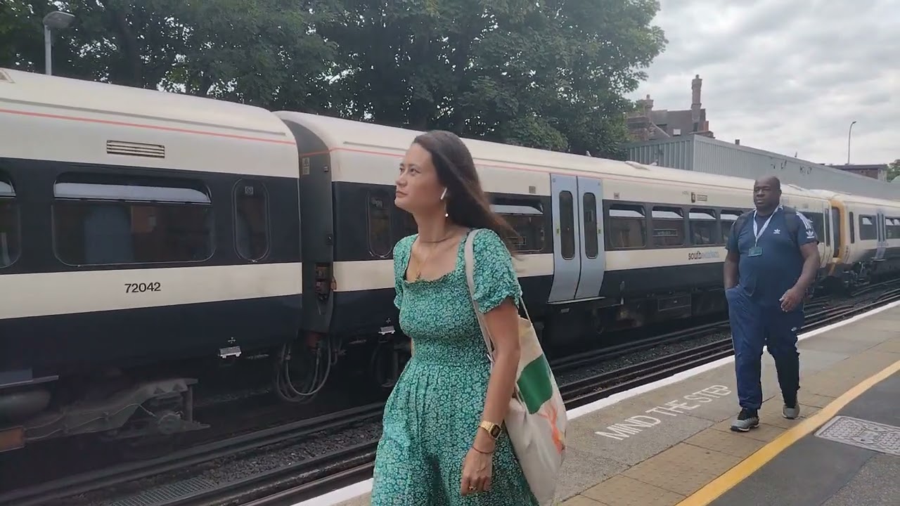 Southeastern Class 466+465 Arriving And Departing Catford Bridge
