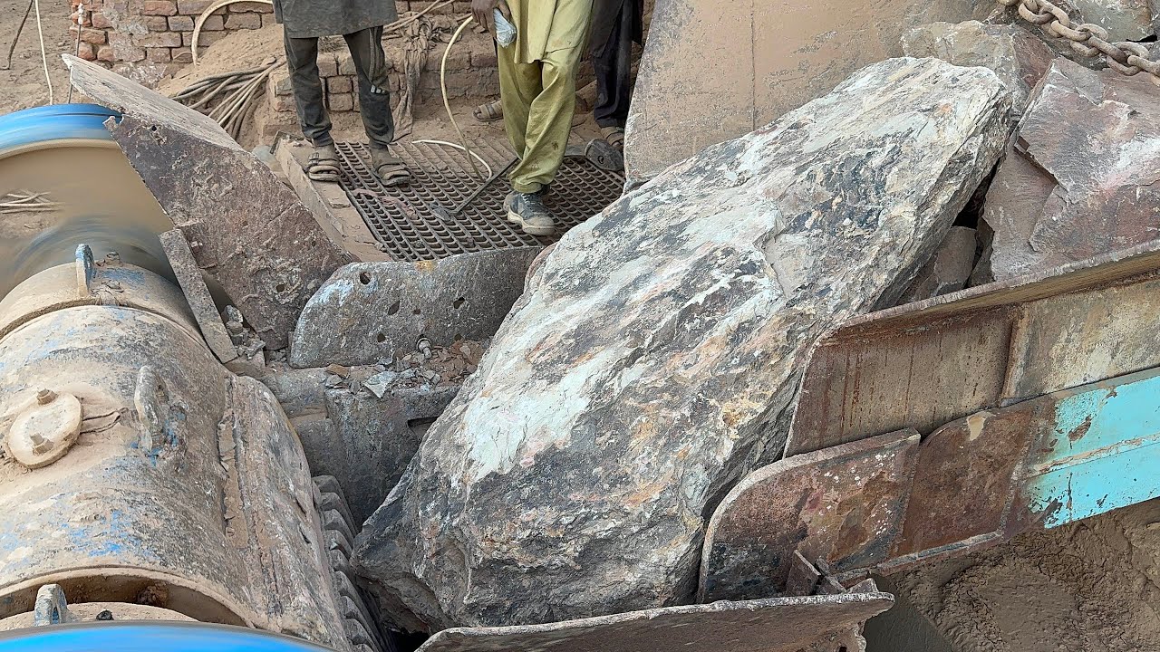 How Big stone Crushing Machine Works !Big Stone Crushing Machines working process #stonecrushers