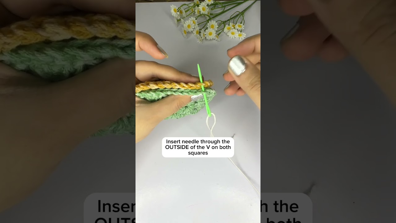 Try this game-changer for neat granny square joins ✨🧶 Using KnitPal Cotton Bliss yarn