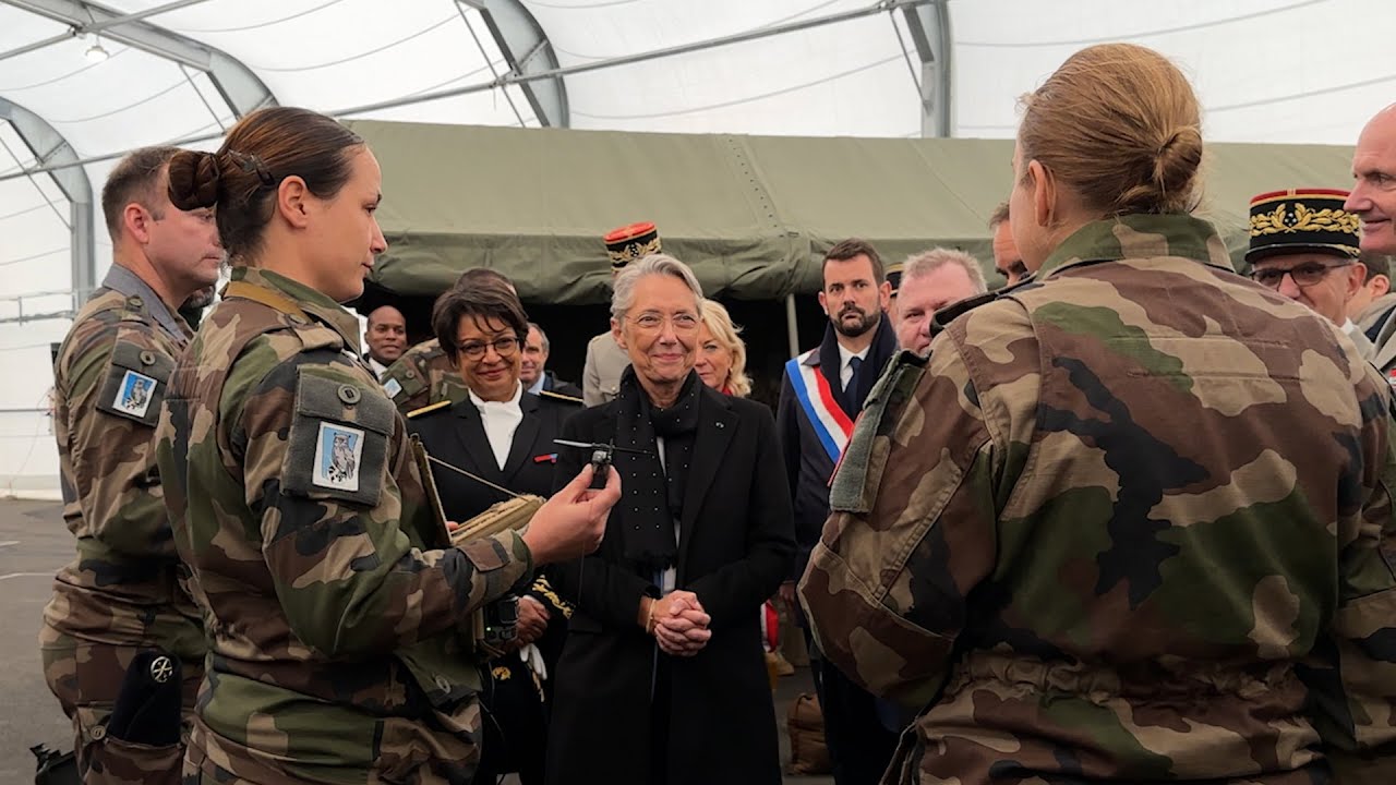 Elisabeth Borne inaugure l’école des drones de Semoutiers