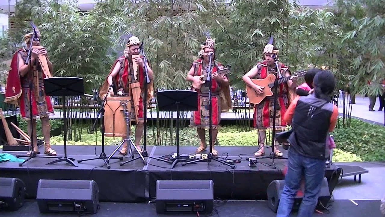 Audience dances with Inca Son from Peru
