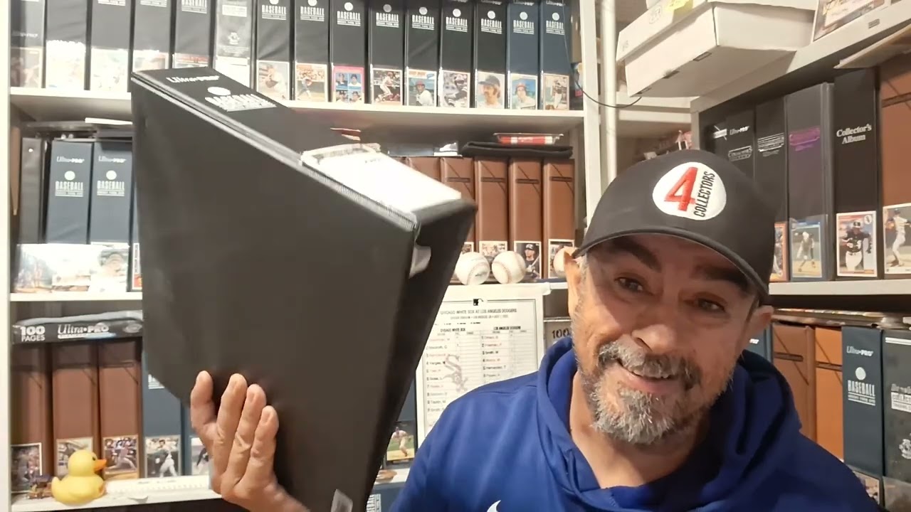 Начинаю собирать набор из 72 винтажных бейсбольных карточек Topps в папке.