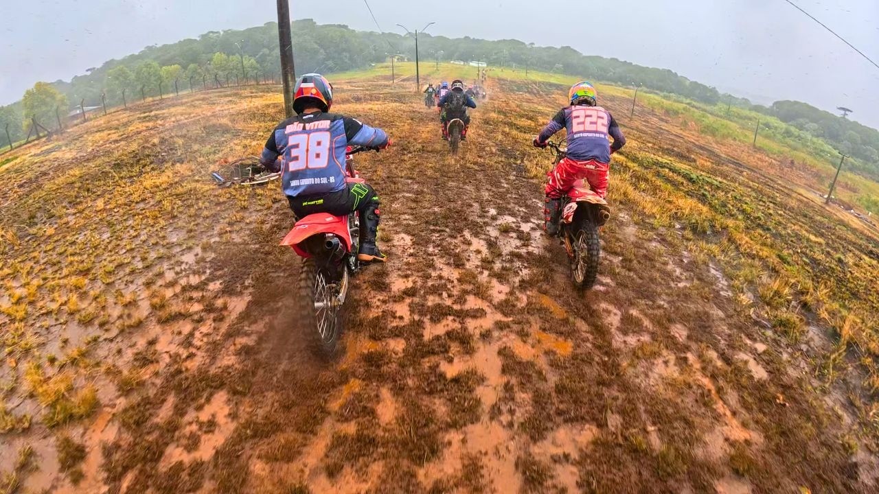 DESAFIOS, SUBIDAS ,POEIRA E MUITA ADRENALINA NA TRILHA DE PIRATUBA SANTA CATARINA...