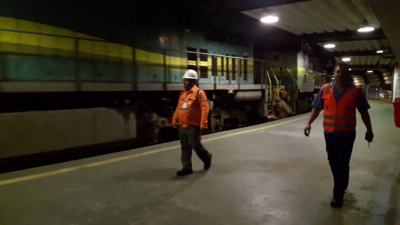P002 COM DUPLEX CHEGANDO NA ESTAÇÃO DE PEDRO NOLASCO