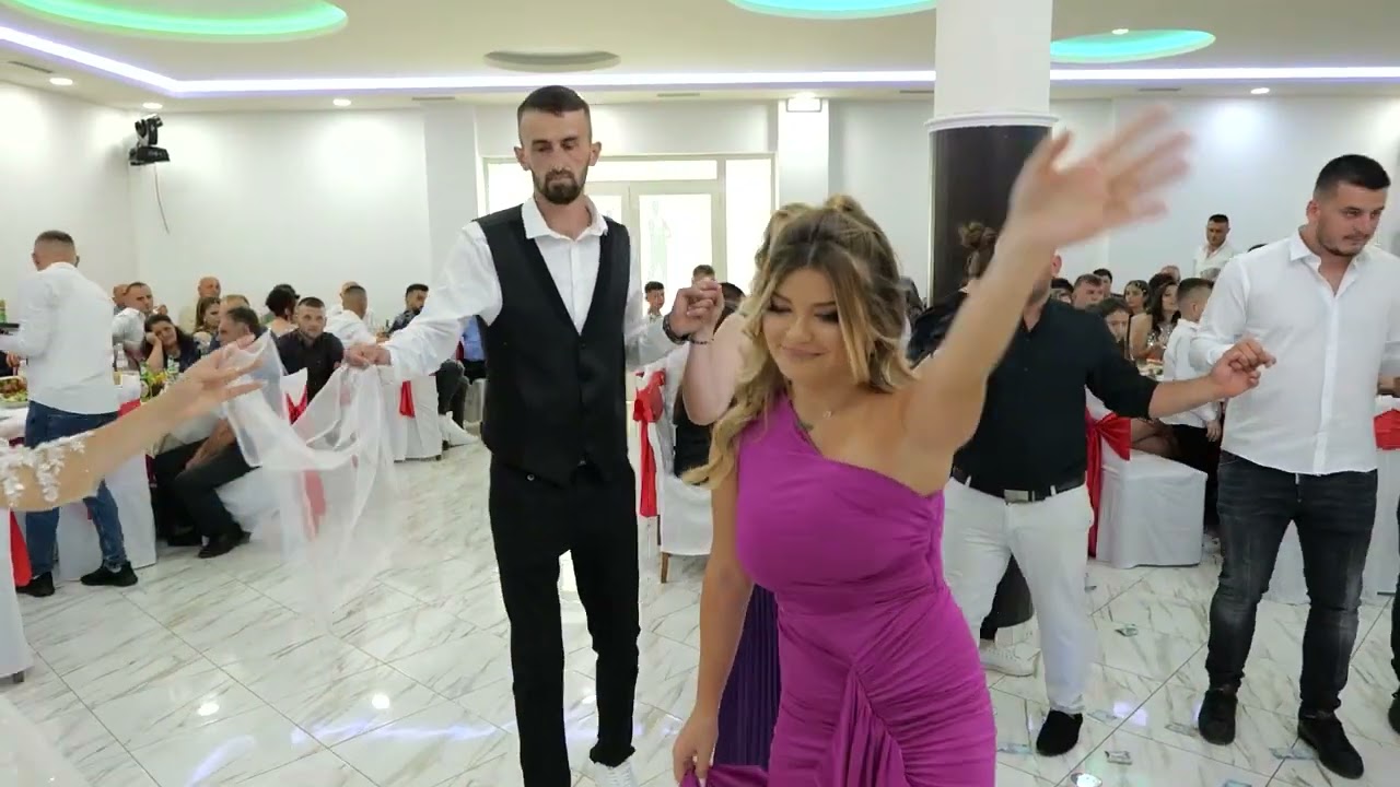 Familja Cota Ne valle. Pjese te bukura nga dasma