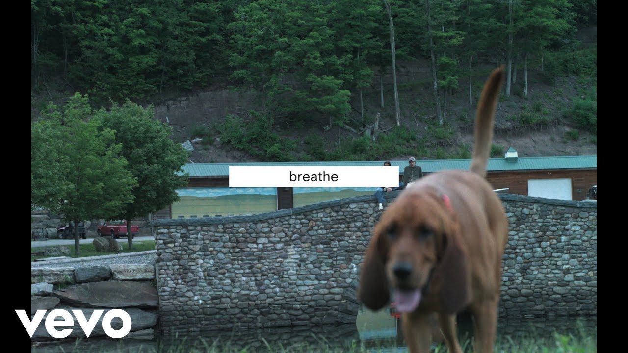 Jeremy Zucker, Chelsea Cutler - just breathe (Official Lyric Video)