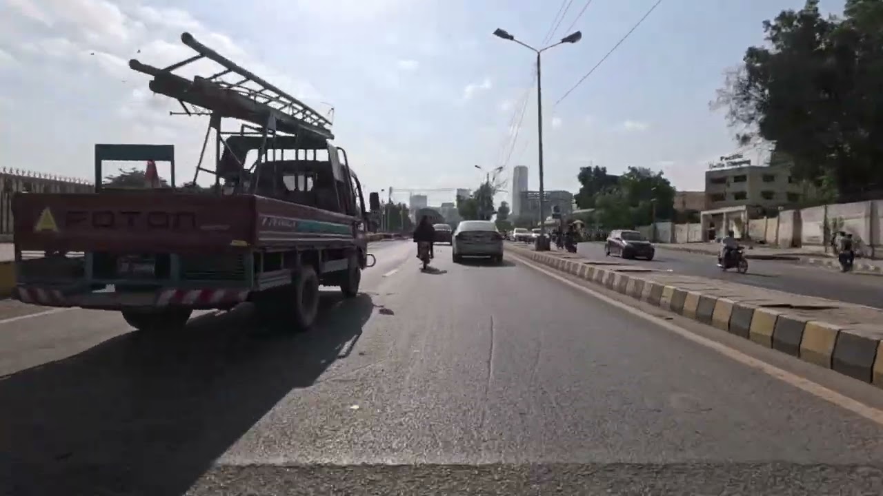 Dr. Ziauddin Ahmed Road | Shaheen Complex | Karachi Pakistan #youtube #motovlog #oldcity #hotels