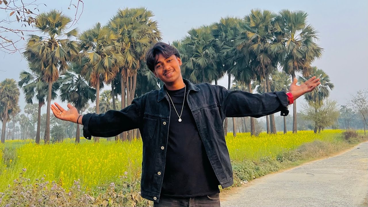 Aaj Gaon Main Video Banaya 