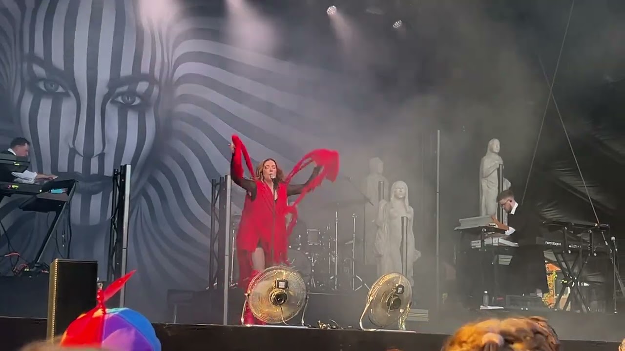 Jenni Vartiainen - Malja live Suomipop Festivaali 2025 Jyväskylä