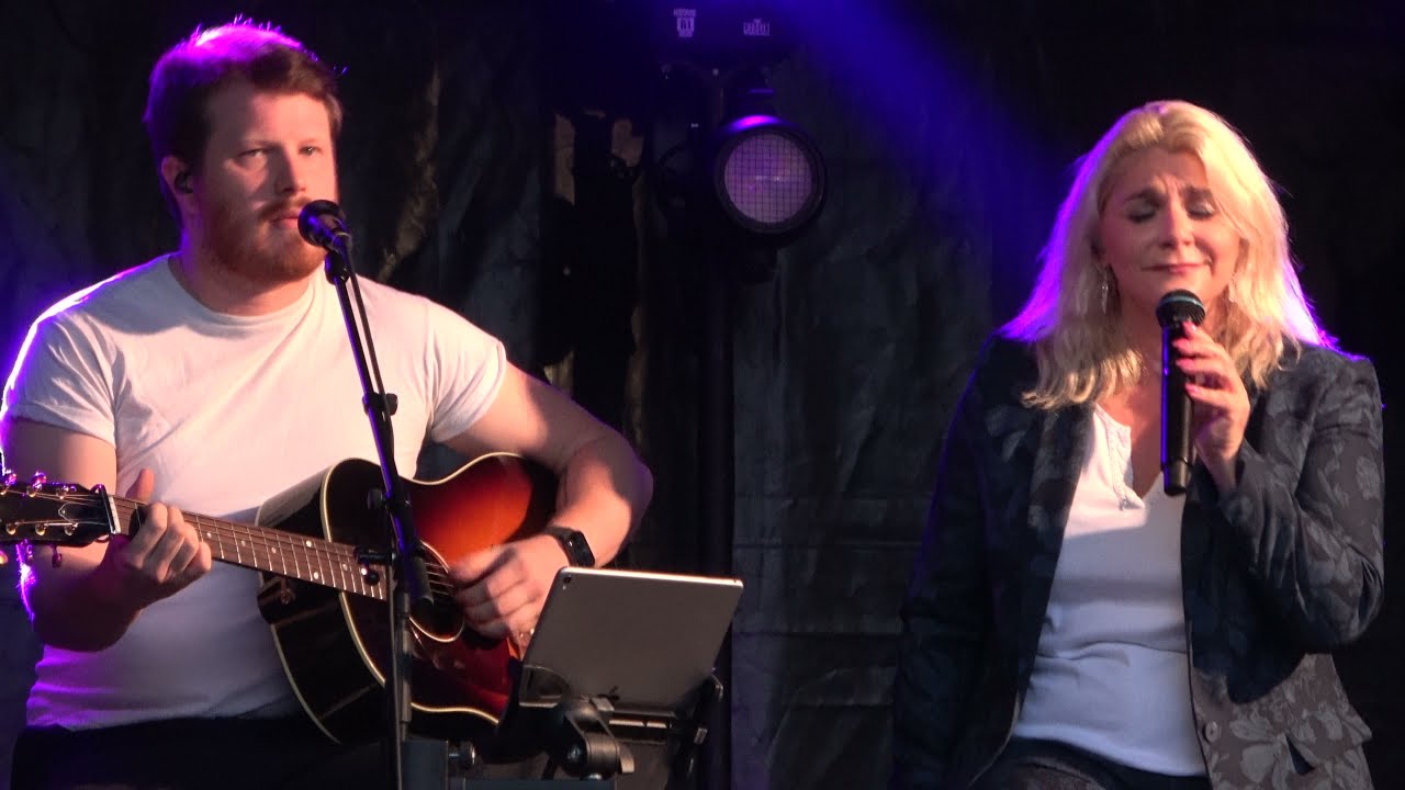 Sandra Kim & Michael Asnot - Shallow  (Lady Gaga tribute )