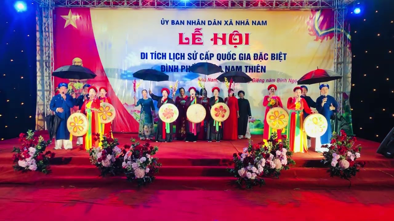 Hát trầy hội Xuân do c l b thôn bùng biểu diễn 