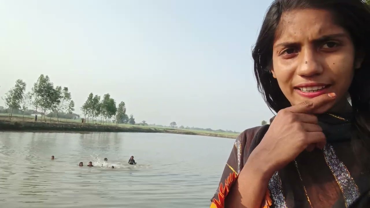 दोस्तों हम वीडियो बनाने गए थे तो वहां पर कुछ बच्चे नहा रहे थे🥰😱👌