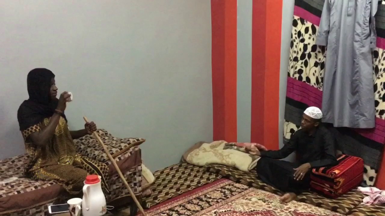 بعض، العادات: التي. نمشي فيها.   (للاسف) 😔 وضرب العمه خميسه