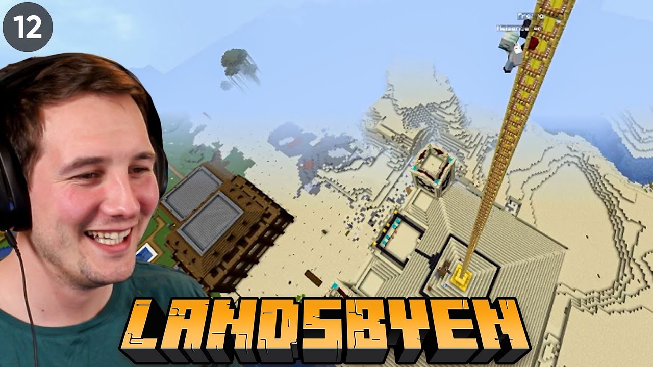 Hopper Fra Det Sykeste Tårnet i Minecraft Og Bygger Pyramiden Ferdig