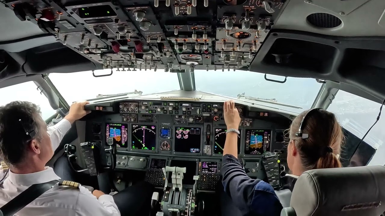 BOEING 737 Epic TAKEOFF Bucharest Airport RWY08R | Cockpit View | Airline Pilot Life