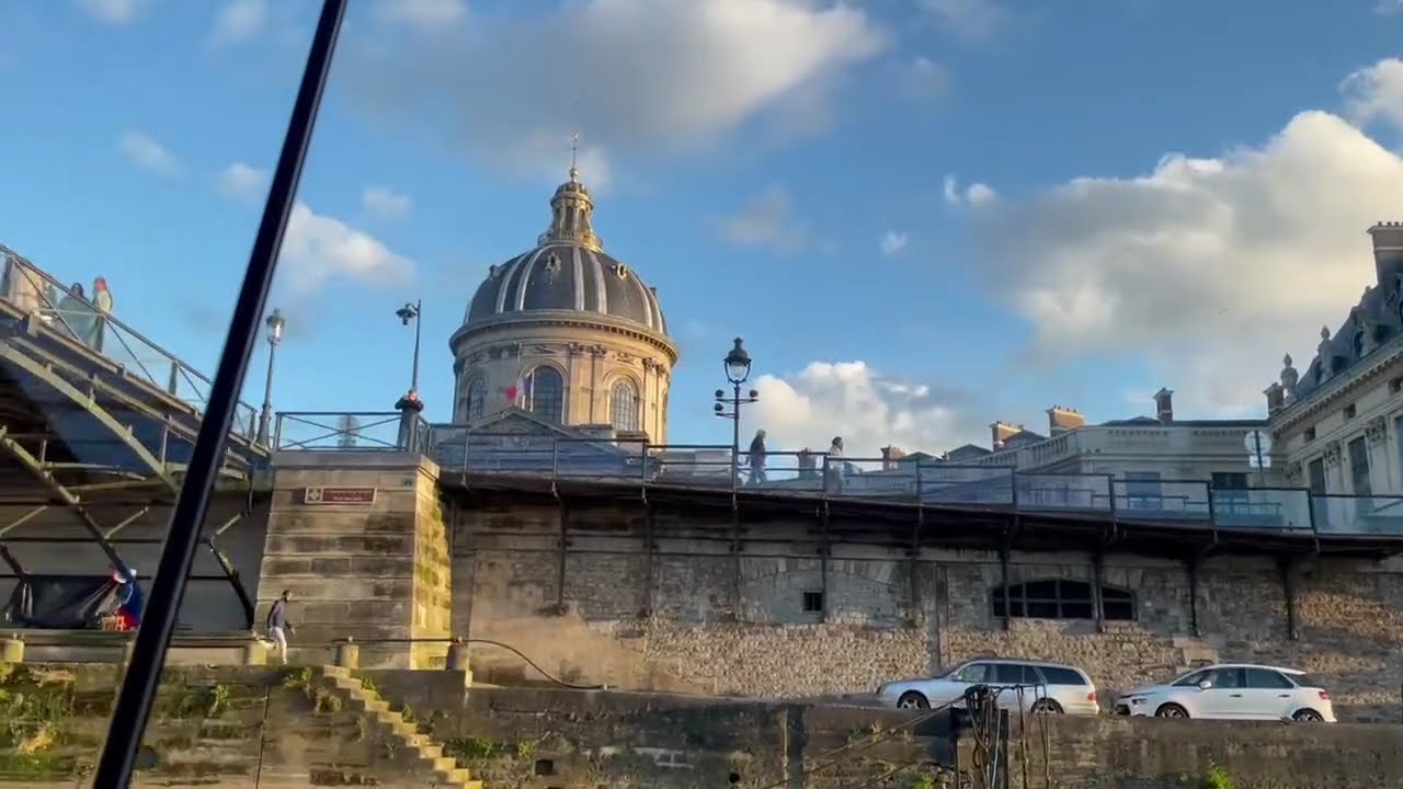 09 -  BATEAUX MOUCHES, PARIS, FRANCE.