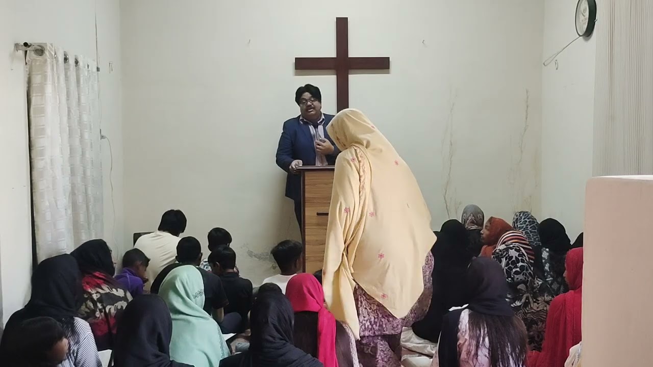 God gives great victories over small things.Pastor Michael Arif, خدا چھوٹی چیزوں سے بڑی فتح دیتا ہے